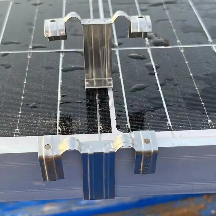 Sneeuwbelasting 1,5KN/m2 Windbelasting 60M/s Aanpasbare zonne-energie-kit voor waterafvoer